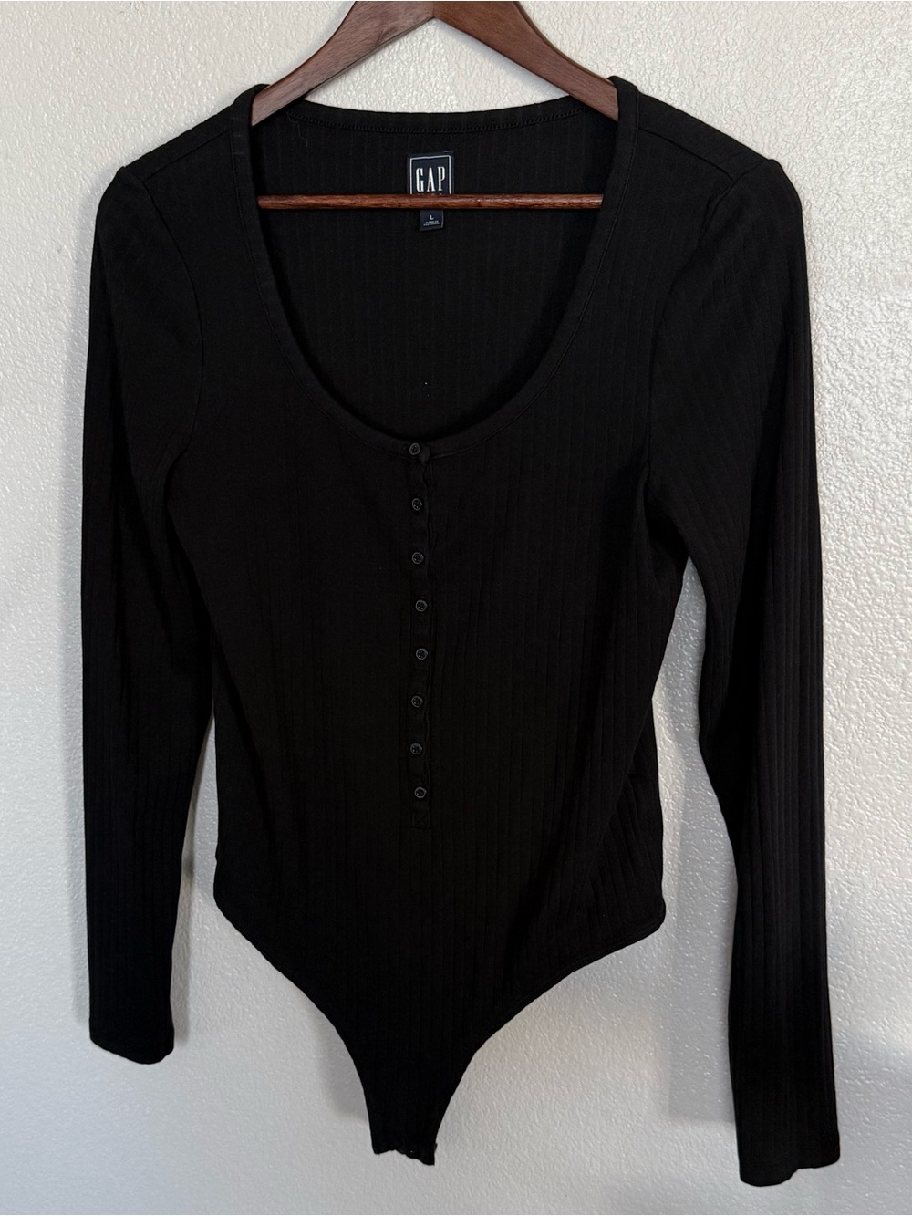 GAP Black Ribbed Scoop-Neck Button-Front Long Sleeve Tee